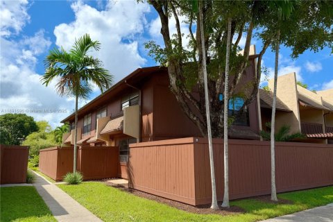 Touwnhouse à louer à Miami, Floride: 3 chambres, 146.32 m2 № 1945731 - photo 1