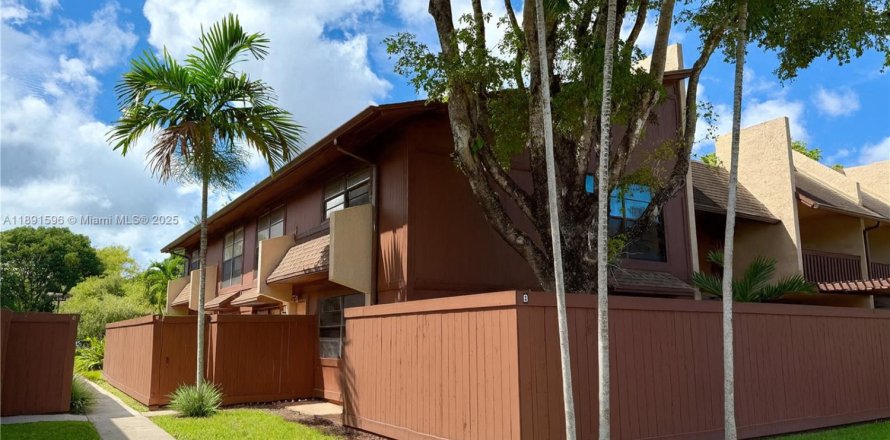 Touwnhouse à Miami, Floride 3 chambres, 146.32 m2 № 1945731