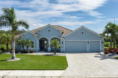 House in Parrish, Florida 4 bedrooms, 258.45 sq.m. № 1812727 - photo 1