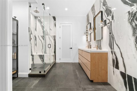 Villa ou maison à louer à Bay Harbor Islands, Floride: 4 chambres, 312.43 m2 № 1878360 - photo 18