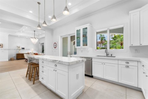 Villa ou maison à louer à Bay Harbor Islands, Floride: 4 chambres, 312.43 m2 № 1878360 - photo 11