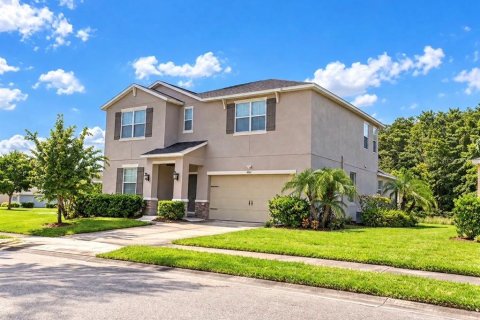 Casa en Kissimmee, Florida 6 dormitorios, 236.34 m2 № 2369301
