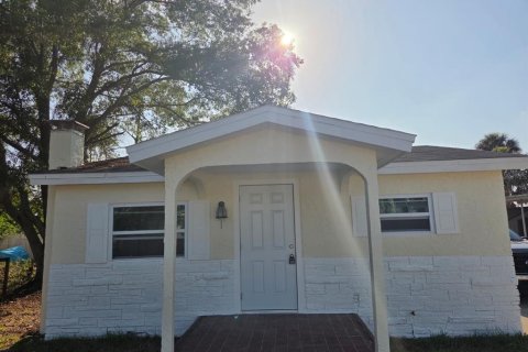 House in Hudson, Florida 2 bedrooms, 49.05 sq.m. № 2139456