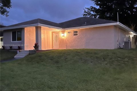 Casa en venta en Homestead, Florida, 4 dormitorios, 151.52 m2 № 1726412 - foto 26