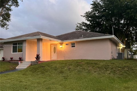 Casa en venta en Homestead, Florida, 4 dormitorios, 151.52 m2 № 1726412 - foto 1