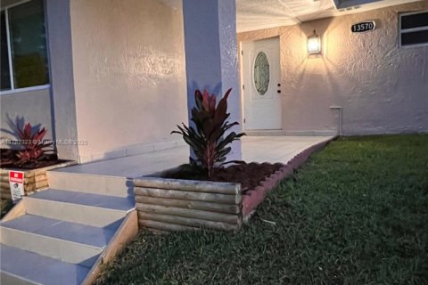 Casa en venta en Homestead, Florida, 4 dormitorios, 151.52 m2 № 1726412 - foto 2