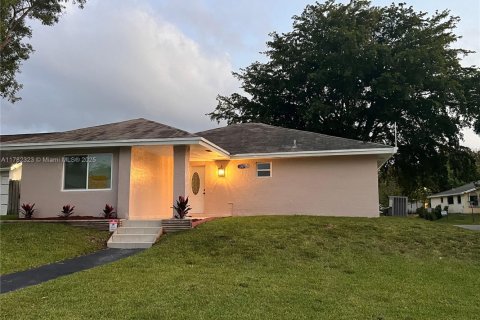 Casa en venta en Homestead, Florida, 4 dormitorios, 151.52 m2 № 1726412 - foto 24
