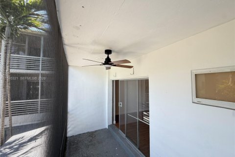 Condo in Fort Lauderdale, Florida, 1 bedroom № 2001785 - photo 19