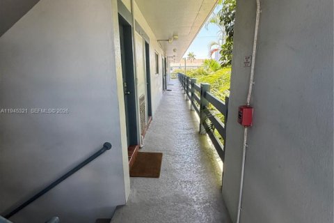 Condo in Fort Lauderdale, Florida, 1 bedroom № 2001785 - photo 22