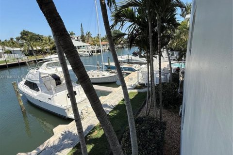 Condo in Fort Lauderdale, Florida, 1 bedroom № 2001785 - photo 21