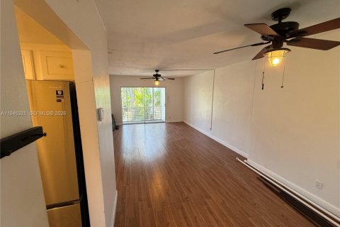 Condo in Fort Lauderdale, Florida, 1 bedroom № 2001785 - photo 6