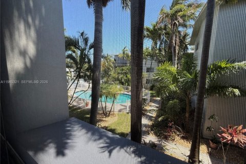 Condo in Fort Lauderdale, Florida, 1 bedroom № 2001785 - photo 17