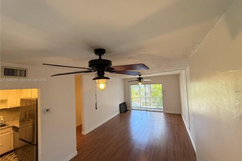 Condo in Fort Lauderdale, Florida, 1 bedroom № 2001785 - photo 15