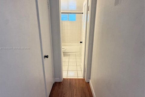 Condo in Fort Lauderdale, Florida, 1 bedroom № 2001785 - photo 9