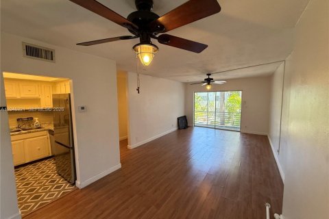 Condo in Fort Lauderdale, Florida, 1 bedroom № 2001785 - photo 7