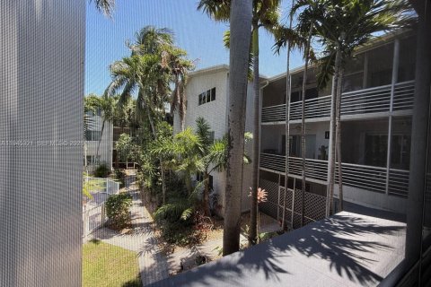 Condo in Fort Lauderdale, Florida, 1 bedroom № 2001785 - photo 18