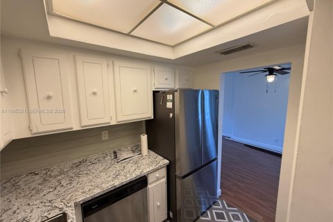 Condo in Fort Lauderdale, Florida, 1 bedroom № 2001785 - photo 4