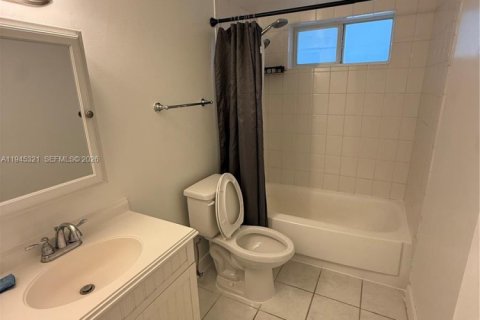 Condo in Fort Lauderdale, Florida, 1 bedroom № 2001785 - photo 10