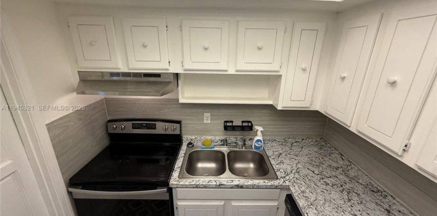 Condo in Fort Lauderdale, Florida, 1 bedroom № 2001785