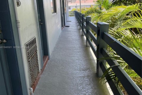 Condo in Fort Lauderdale, Florida, 1 bedroom № 2001785 - photo 23