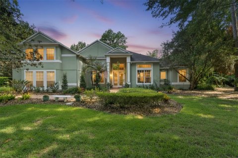 House in Winter Springs, Florida 5 bedrooms, 319.58 sq.m. № 2100431