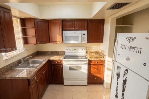 Villa ou maison à louer à Fort Lauderdale, Floride: 1 chambre, 865.48 m2 № 2087964 - photo 6