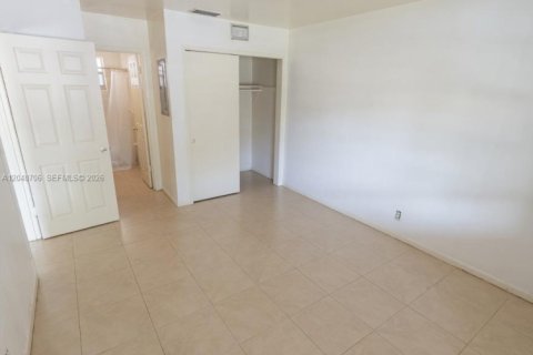 Villa ou maison à louer à Fort Lauderdale, Floride: 1 chambre, 865.48 m2 № 2087964 - photo 4