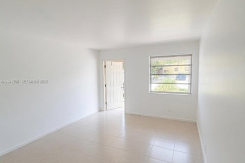 Villa ou maison à louer à Fort Lauderdale, Floride: 1 chambre, 865.48 m2 № 2087964 - photo 2