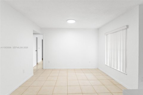 Снять в аренду кондоминиум в Хайалиа, Флорида 3 спальни, 104.98м2, № 2008734 - фото 25