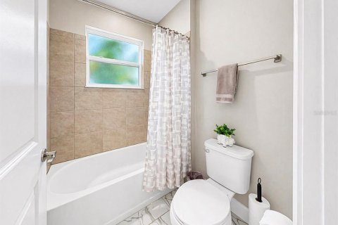House in Apollo Beach, Florida 4 bedrooms, 243.87 sq.m. № 2396231 - photo 29