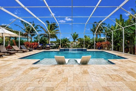 House in Apollo Beach, Florida 4 bedrooms, 243.87 sq.m. № 2396231 - photo 2