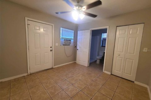 House in Tampa, Florida 4 bedrooms, 150.87 sq.m. № 1771575 - photo 11