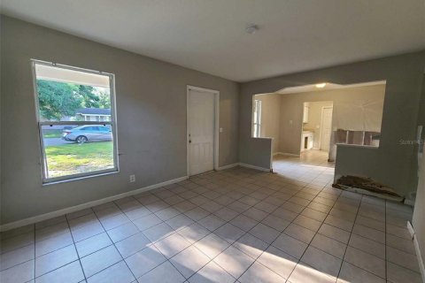 House in Tampa, Florida 4 bedrooms, 150.87 sq.m. № 1771575 - photo 3