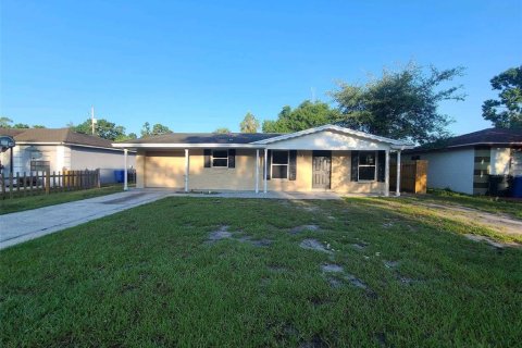 House in Tampa, Florida 4 bedrooms, 150.87 sq.m. № 1771575 - photo 1