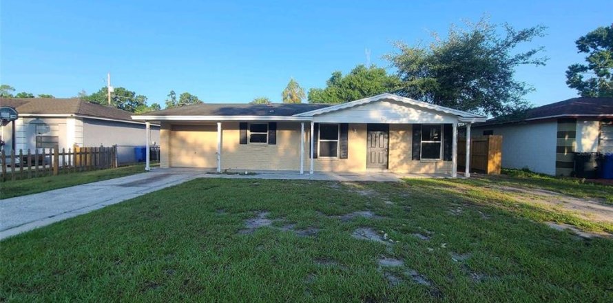 House in Tampa, Florida 4 bedrooms, 150.87 sq.m. № 1771575