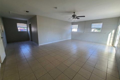 House in Tampa, Florida 4 bedrooms, 150.87 sq.m. № 1771575 - photo 5