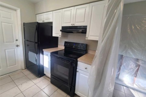 House in Tampa, Florida 4 bedrooms, 150.87 sq.m. № 1771575 - photo 6
