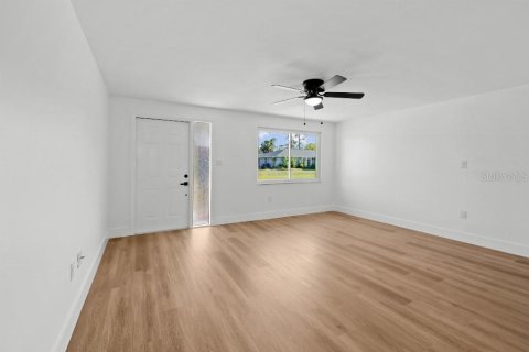Купить виллу или дом в Порт-Шарлотт, Флорида 3 комнаты, 120.96м2, № 1813482 - фото 4