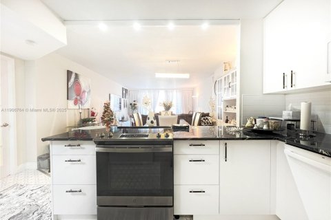 Купить кондоминиум в Авентура, Флорида 1 спальня, 99.03м2, № 1963251 - фото 3