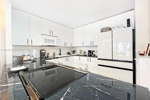 Купить кондоминиум в Авентура, Флорида 1 спальня, 99.03м2, № 1963251 - фото 5
