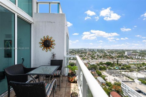 Condo in Miami, Florida, 2 bedrooms  № 1934766 - photo 14