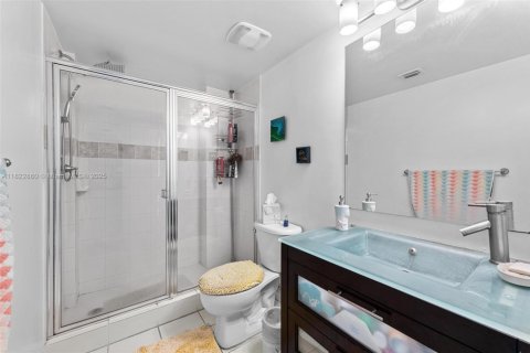 Condo in Miami, Florida, 2 bedrooms  № 1934766 - photo 20