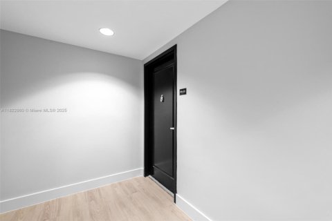 Condo in Miami, Florida, 2 bedrooms  № 1934766 - photo 7