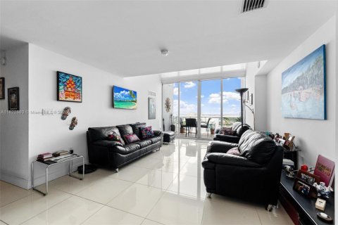 Condo in Miami, Florida, 2 bedrooms  № 1934766 - photo 9