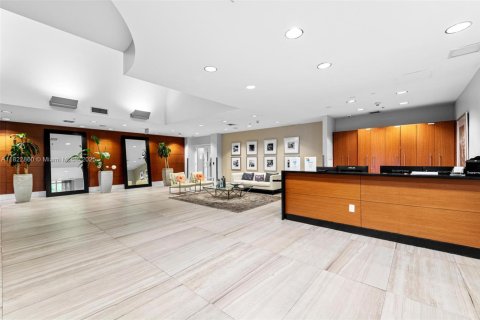 Condo in Miami, Florida, 2 bedrooms  № 1934766 - photo 5