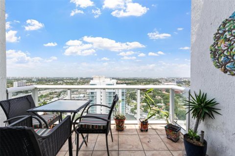 Condo in Miami, Florida, 2 bedrooms  № 1934766 - photo 12