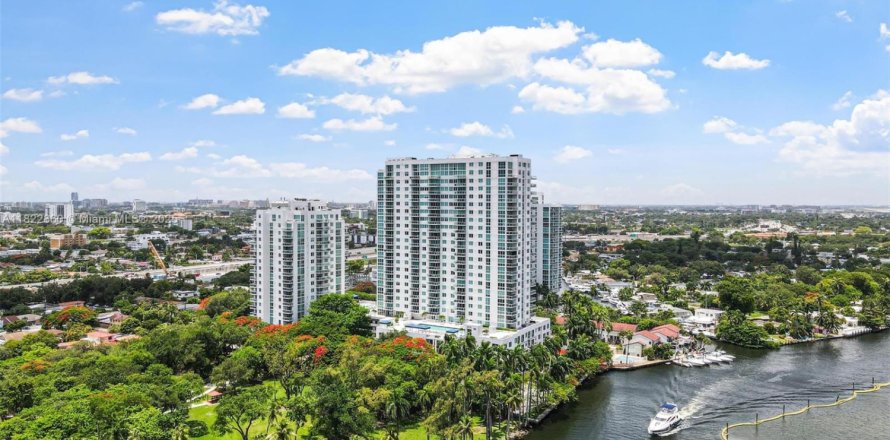 Condo in Miami, Florida, 2 bedrooms  № 1934766