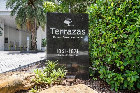 Condo in Miami, Florida, 2 bedrooms  № 1934766 - photo 3