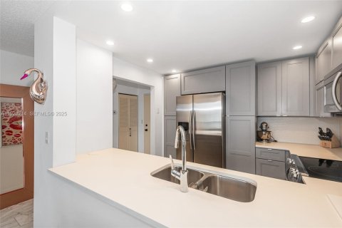 Condominio en venta en Hallandale Beach, Florida, 1 dormitorio, 78.69 m2 № 1982194 - foto 5