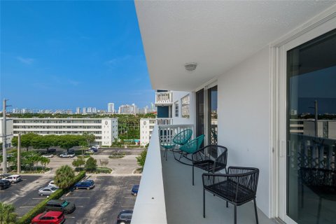 Condominio en venta en Hallandale Beach, Florida, 1 dormitorio, 78.69 m2 № 1982194 - foto 20